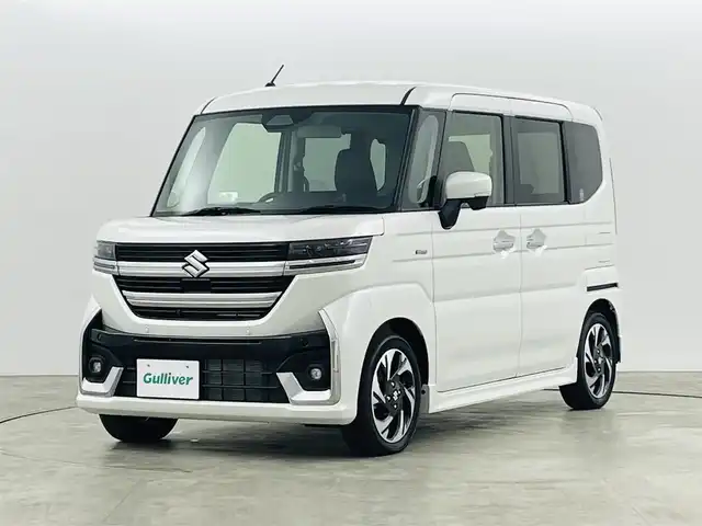スズキ スペーシア カスタム HYBRID XS ターボ 福島県 2023(令5)年 0.1千km ピュアホワイトP スズキセーフティサポート/・衝突被害軽減ブレーキ/・誤発進抑制機能/・低速時ブレーキサポート/・先行車発進お知らせ機能/・標識認識機能/・車線逸脱警報装置/・電子パーキング/・オートブレーキホールド/アダプティブクルーズコントロール/純正ナビゲーション/・型番：NVF-0239zs03/・AppleCarPlay/AndroidAuto/・フルセグTV/BT/FM/AM/CD/DVD/・バックカメラ/・アラウンドビューモニター/革巻きステアリング/・ステアリングスイッチ/・パドルシフト/・ステアリングヒーター/ハーフレザーシート/・シートヒーター/・ベンチシート/USB充電ポート/プッシュスタート/・スマートキー/電動格納ミラー/・ウィンカーミラー/・オートミラー/LEDヘッドライト/・オートライト/・フォグランプ/純正フロアマット/純正15インチAW