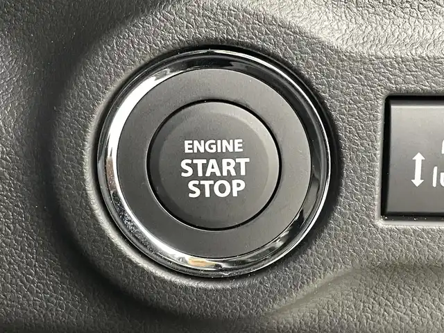 スズキ スペーシア カスタム HYBRID XS ターボ 福島県 2023(令5)年 0.1千km ピュアホワイトP スズキセーフティサポート/・衝突被害軽減ブレーキ/・誤発進抑制機能/・低速時ブレーキサポート/・先行車発進お知らせ機能/・標識認識機能/・車線逸脱警報装置/・電子パーキング/・オートブレーキホールド/アダプティブクルーズコントロール/純正ナビゲーション/・型番：NVF-0239zs03/・AppleCarPlay/AndroidAuto/・フルセグTV/BT/FM/AM/CD/DVD/・バックカメラ/・アラウンドビューモニター/革巻きステアリング/・ステアリングスイッチ/・パドルシフト/・ステアリングヒーター/ハーフレザーシート/・シートヒーター/・ベンチシート/USB充電ポート/プッシュスタート/・スマートキー/電動格納ミラー/・ウィンカーミラー/・オートミラー/LEDヘッドライト/・オートライト/・フォグランプ/純正フロアマット/純正15インチAW