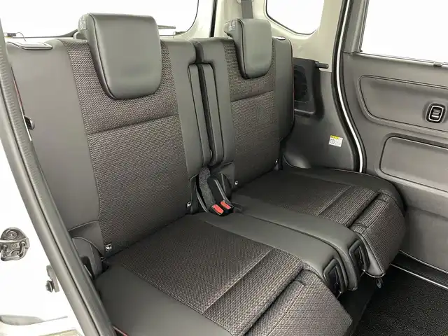 スズキ スペーシア カスタム HYBRID XS ターボ 福島県 2023(令5)年 0.1千km ピュアホワイトP スズキセーフティサポート/・衝突被害軽減ブレーキ/・誤発進抑制機能/・低速時ブレーキサポート/・先行車発進お知らせ機能/・標識認識機能/・車線逸脱警報装置/・電子パーキング/・オートブレーキホールド/アダプティブクルーズコントロール/純正ナビゲーション/・型番：NVF-0239zs03/・AppleCarPlay/AndroidAuto/・フルセグTV/BT/FM/AM/CD/DVD/・バックカメラ/・アラウンドビューモニター/革巻きステアリング/・ステアリングスイッチ/・パドルシフト/・ステアリングヒーター/ハーフレザーシート/・シートヒーター/・ベンチシート/USB充電ポート/プッシュスタート/・スマートキー/電動格納ミラー/・ウィンカーミラー/・オートミラー/LEDヘッドライト/・オートライト/・フォグランプ/純正フロアマット/純正15インチAW