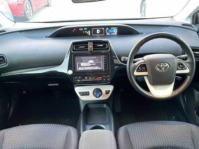 トヨタ プリウス S 山口県 2016(平28)年 12.2万km ライトベージュM (株)IDOMが運営する【じしゃロン宇部店】の自社ローン専用車両になります。こちらは現金またはオートローンご利用時の価格です。自社ローンご希望の方は別途その旨お申付け下さい。/純正ナビ/バックカメラ/ＥＴＣ/プッシュスタート/ＬＥＤヘッドライト/ドライブレコーダー/オートマチックハイビーム/オートライト/純正フロアマット/クルーズコントロール