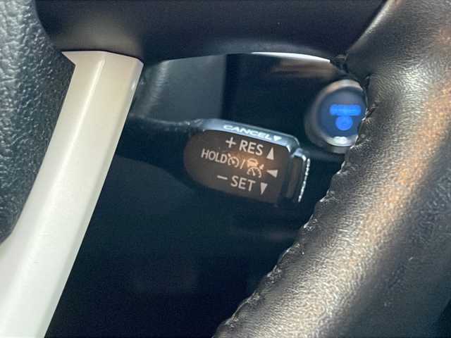 トヨタ プリウス S 山口県 2016(平28)年 12.2万km ライトベージュM (株)IDOMが運営する【じしゃロン宇部店】の自社ローン専用車両になります。こちらは現金またはオートローンご利用時の価格です。自社ローンご希望の方は別途その旨お申付け下さい。/純正ナビ/バックカメラ/ＥＴＣ/プッシュスタート/ＬＥＤヘッドライト/ドライブレコーダー/オートマチックハイビーム/オートライト/純正フロアマット/クルーズコントロール