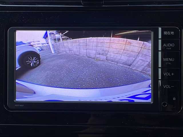 トヨタ プリウス S 山口県 2016(平28)年 12.2万km ライトベージュM (株)IDOMが運営する【じしゃロン宇部店】の自社ローン専用車両になります。こちらは現金またはオートローンご利用時の価格です。自社ローンご希望の方は別途その旨お申付け下さい。/純正ナビ/バックカメラ/ＥＴＣ/プッシュスタート/ＬＥＤヘッドライト/ドライブレコーダー/オートマチックハイビーム/オートライト/純正フロアマット/クルーズコントロール