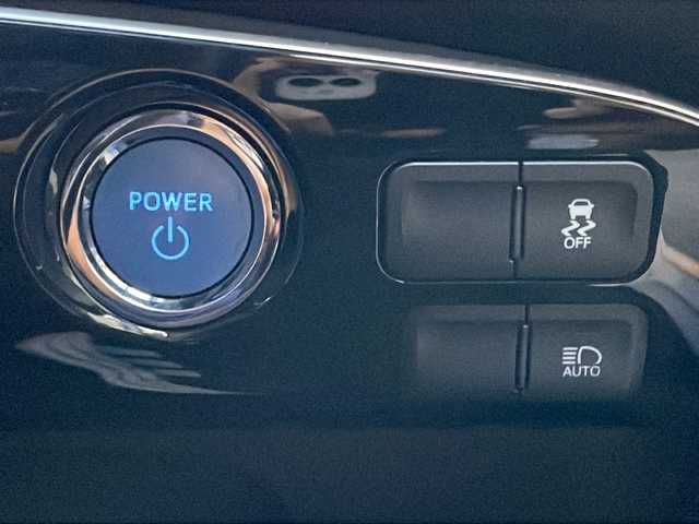 トヨタ プリウス S 山口県 2016(平28)年 12.2万km ライトベージュM (株)IDOMが運営する【じしゃロン宇部店】の自社ローン専用車両になります。こちらは現金またはオートローンご利用時の価格です。自社ローンご希望の方は別途その旨お申付け下さい。/純正ナビ/バックカメラ/ＥＴＣ/プッシュスタート/ＬＥＤヘッドライト/ドライブレコーダー/オートマチックハイビーム/オートライト/純正フロアマット/クルーズコントロール