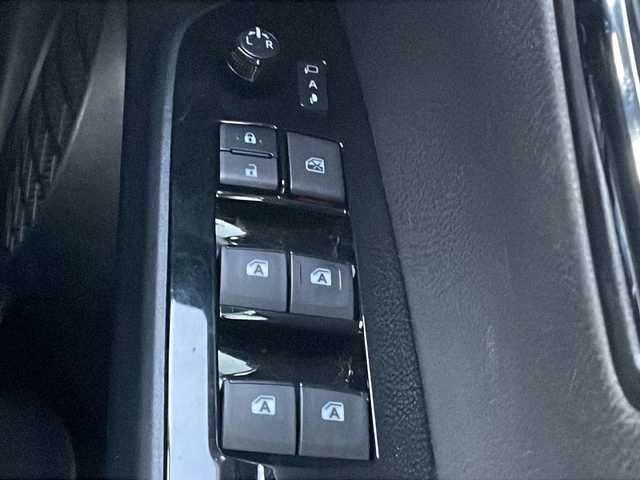 トヨタ プリウス S 山口県 2016(平28)年 12.2万km ライトベージュM (株)IDOMが運営する【じしゃロン宇部店】の自社ローン専用車両になります。こちらは現金またはオートローンご利用時の価格です。自社ローンご希望の方は別途その旨お申付け下さい。/純正ナビ/バックカメラ/ＥＴＣ/プッシュスタート/ＬＥＤヘッドライト/ドライブレコーダー/オートマチックハイビーム/オートライト/純正フロアマット/クルーズコントロール