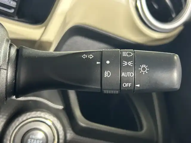 スズキ クロスビー HYBRID MZ 神奈川県 2019(令1)年 3.6万km キャラバンアイボリーパールメタリック/ホワイト 2トーンルーフ 純正8型SDナビゲーション【CN-RZ843】/AM FM フルセグ Bluetooth HDMI CD　DVD　SD/パノラミックビューモニター/デュアルセンサーブレーキサポート/アダプティブクルーズコントロール/シートヒーター/ETC/純正フロアマット、/スマートキー/スペアキー/LEDヘッドライト/オートライト/オートマチックハイビーム/純正16インチアルミホイル/ドアバイザー/車線維持支援機能/クリアランスソナー