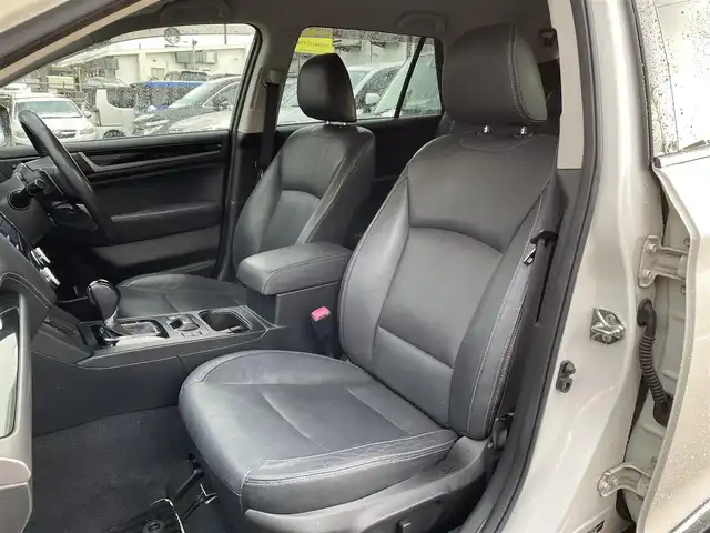 スバル アウトバック リミテッド 道央・札幌 2017(平29)年 13.7万km クリスタルホワイトP (株)IDOMが運営する【じしゃロン札幌豊平店】の自社ローン専用車両になりますこちらは現金またはオートローンご利用時の価格です。自社ローンご希望の方は別途その旨お申付け下さい/プッシュスタート/レザーシート/純正ナビ・TV/バックカメラ/ETC