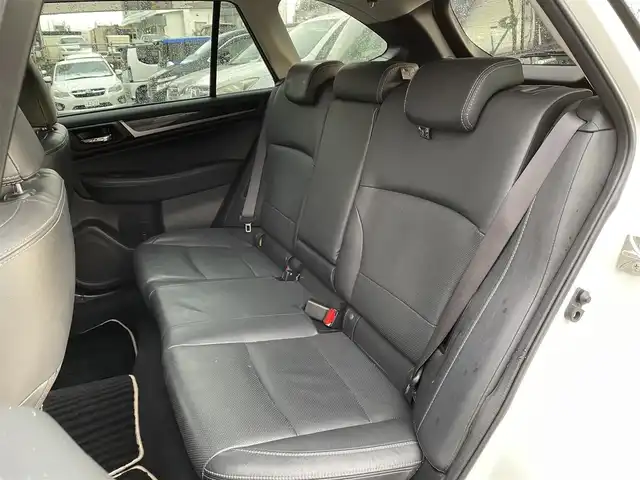 スバル アウトバック リミテッド 道央・札幌 2017(平29)年 13.7万km クリスタルホワイトP (株)IDOMが運営する【じしゃロン札幌豊平店】の自社ローン専用車両になりますこちらは現金またはオートローンご利用時の価格です。自社ローンご希望の方は別途その旨お申付け下さい/プッシュスタート/レザーシート/純正ナビ・TV/バックカメラ/ETC