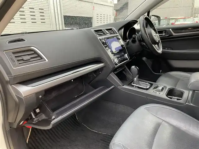 スバル アウトバック リミテッド 道央・札幌 2017(平29)年 13.7万km クリスタルホワイトP (株)IDOMが運営する【じしゃロン札幌豊平店】の自社ローン専用車両になりますこちらは現金またはオートローンご利用時の価格です。自社ローンご希望の方は別途その旨お申付け下さい/プッシュスタート/レザーシート/純正ナビ・TV/バックカメラ/ETC