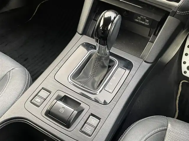 スバル アウトバック リミテッド 道央・札幌 2017(平29)年 13.7万km クリスタルホワイトP (株)IDOMが運営する【じしゃロン札幌豊平店】の自社ローン専用車両になりますこちらは現金またはオートローンご利用時の価格です。自社ローンご希望の方は別途その旨お申付け下さい/プッシュスタート/レザーシート/純正ナビ・TV/バックカメラ/ETC