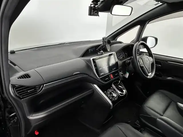 トヨタ エスクァイア Gi 大分県 2018(平30)年 3.1万km ブラック 純正10インチナビ/（NSZT-Z66T）/CD/DVD/BT/フルセグ/純正フリップダウンモニター/バックカメラ/シートヒーター（D/N）/ETC2.0 /ドラレコ前後/レザーシート/両側パワースライド/プッシュスタート/スマートキー/オートクルーズコントロール/トヨタセーフティーセンス/・衝突軽減ブレーキ/・レーンキープアシスト/・オートハイビーム