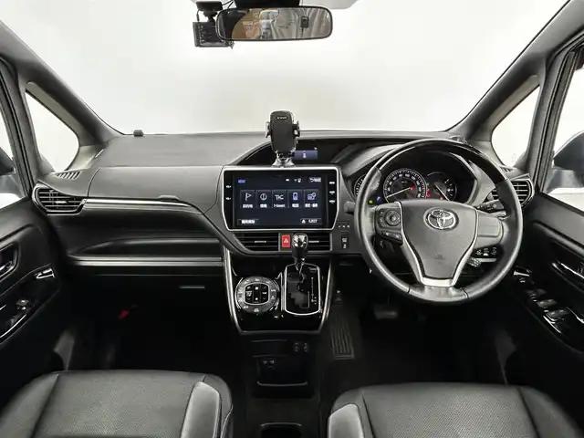 トヨタ エスクァイア Gi 大分県 2018(平30)年 3.1万km ブラック 純正10インチナビ/（NSZT-Z66T）/CD/DVD/BT/フルセグ/純正フリップダウンモニター/バックカメラ/シートヒーター（D/N）/ETC2.0 /ドラレコ前後/レザーシート/両側パワースライド/プッシュスタート/スマートキー/オートクルーズコントロール/トヨタセーフティーセンス/・衝突軽減ブレーキ/・レーンキープアシスト/・オートハイビーム