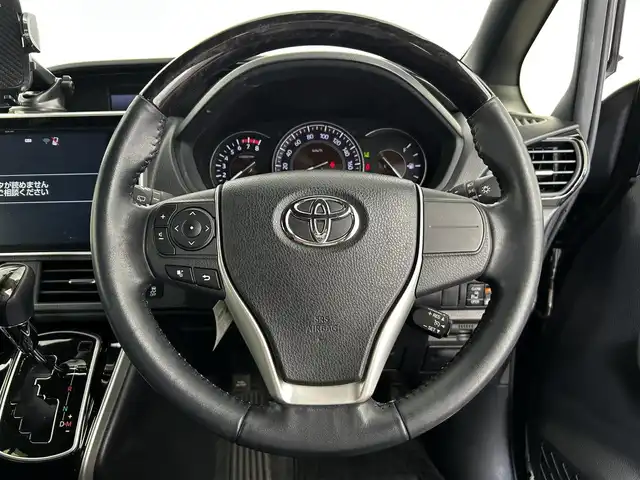 トヨタ エスクァイア Gi 大分県 2018(平30)年 3.1万km ブラック 純正10インチナビ/（NSZT-Z66T）/CD/DVD/BT/フルセグ/純正フリップダウンモニター/バックカメラ/シートヒーター（D/N）/ETC2.0 /ドラレコ前後/レザーシート/両側パワースライド/プッシュスタート/スマートキー/オートクルーズコントロール/トヨタセーフティーセンス/・衝突軽減ブレーキ/・レーンキープアシスト/・オートハイビーム