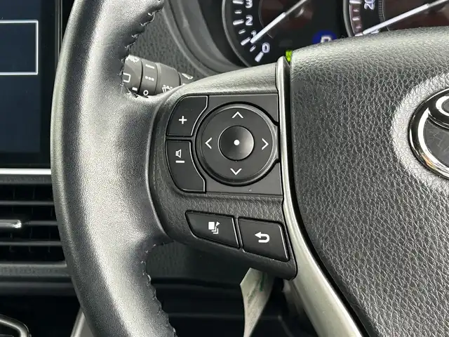 トヨタ エスクァイア Gi 大分県 2018(平30)年 3.1万km ブラック 純正10インチナビ/（NSZT-Z66T）/CD/DVD/BT/フルセグ/純正フリップダウンモニター/バックカメラ/シートヒーター（D/N）/ETC2.0 /ドラレコ前後/レザーシート/両側パワースライド/プッシュスタート/スマートキー/オートクルーズコントロール/トヨタセーフティーセンス/・衝突軽減ブレーキ/・レーンキープアシスト/・オートハイビーム