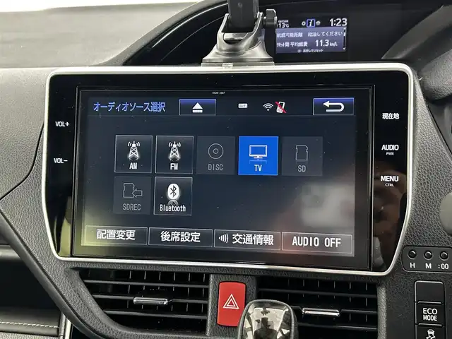 トヨタ エスクァイア Gi 大分県 2018(平30)年 3.1万km ブラック 純正10インチナビ/（NSZT-Z66T）/CD/DVD/BT/フルセグ/純正フリップダウンモニター/バックカメラ/シートヒーター（D/N）/ETC2.0 /ドラレコ前後/レザーシート/両側パワースライド/プッシュスタート/スマートキー/オートクルーズコントロール/トヨタセーフティーセンス/・衝突軽減ブレーキ/・レーンキープアシスト/・オートハイビーム