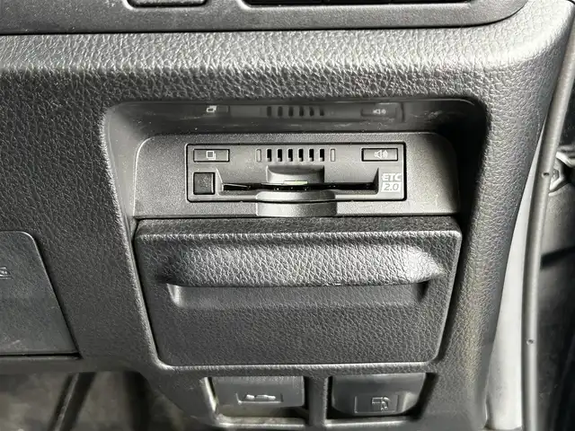 トヨタ エスクァイア Gi 大分県 2018(平30)年 3.1万km ブラック 純正10インチナビ/（NSZT-Z66T）/CD/DVD/BT/フルセグ/純正フリップダウンモニター/バックカメラ/シートヒーター（D/N）/ETC2.0 /ドラレコ前後/レザーシート/両側パワースライド/プッシュスタート/スマートキー/オートクルーズコントロール/トヨタセーフティーセンス/・衝突軽減ブレーキ/・レーンキープアシスト/・オートハイビーム