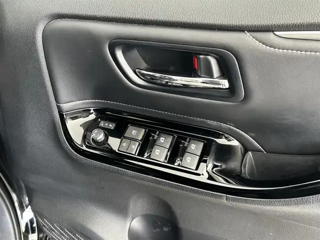 トヨタ エスクァイア Gi 大分県 2018(平30)年 3.1万km ブラック 純正10インチナビ/（NSZT-Z66T）/CD/DVD/BT/フルセグ/純正フリップダウンモニター/バックカメラ/シートヒーター（D/N）/ETC2.0 /ドラレコ前後/レザーシート/両側パワースライド/プッシュスタート/スマートキー/オートクルーズコントロール/トヨタセーフティーセンス/・衝突軽減ブレーキ/・レーンキープアシスト/・オートハイビーム