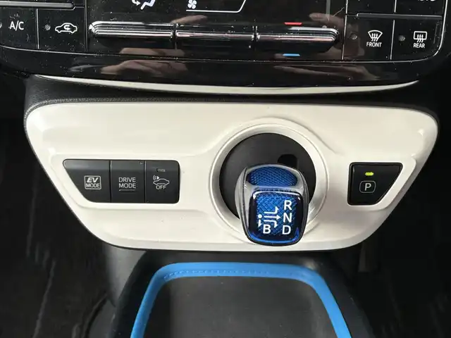 トヨタ プリウス Sセーフティプラス 愛知県 2016(平28)年 15.9万km ホワイトパールクリスタルシャイン 登録時158672km/純正ナビ/・Bluetoothaudio/・TV/・DVD/バックカメラ/ビルトインETC2.0/レーダークルーズコントロール/ドライブレコーダー/サンルーフ/ローダウン/モデリスタエアロ