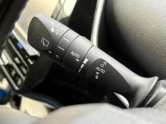 トヨタ プリウス Sセーフティプラス 愛知県 2016(平28)年 15.9万km ホワイトパールクリスタルシャイン 登録時158672km/純正ナビ/・Bluetoothaudio/・TV/・DVD/バックカメラ/ビルトインETC2.0/レーダークルーズコントロール/ドライブレコーダー/サンルーフ/ローダウン/モデリスタエアロ