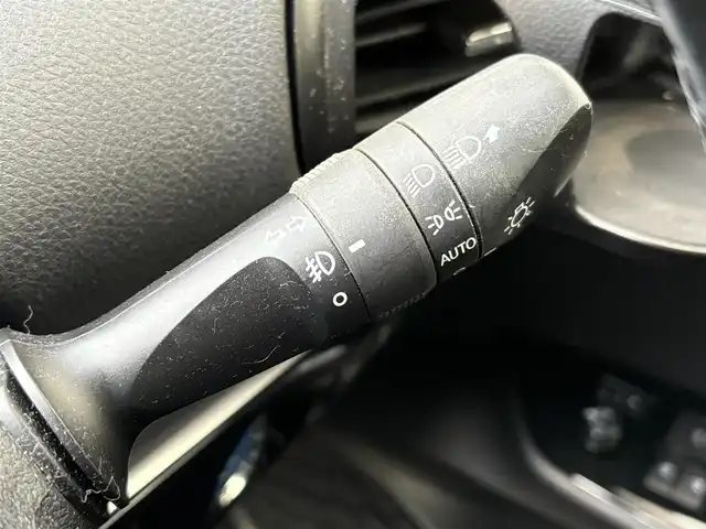 トヨタ プリウス Sセーフティプラス 愛知県 2016(平28)年 15.9万km ホワイトパールクリスタルシャイン 登録時158672km/純正ナビ/・Bluetoothaudio/・TV/・DVD/バックカメラ/ビルトインETC2.0/レーダークルーズコントロール/ドライブレコーダー/サンルーフ/ローダウン/モデリスタエアロ