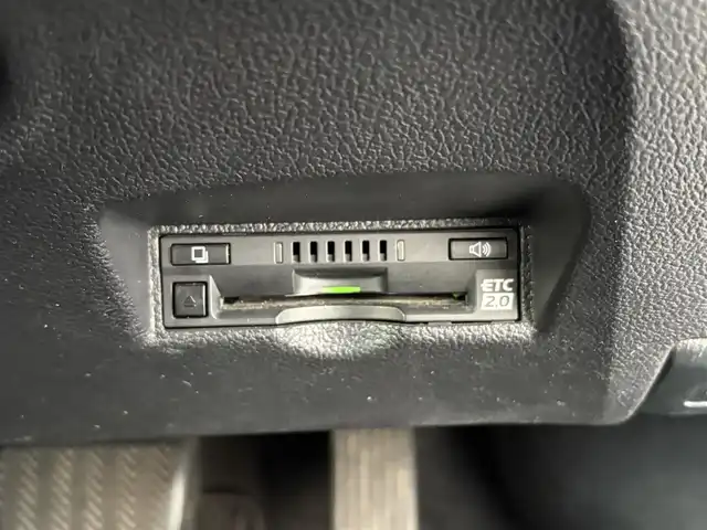 トヨタ プリウス Sセーフティプラス 愛知県 2016(平28)年 15.9万km ホワイトパールクリスタルシャイン 登録時158672km/純正ナビ/・Bluetoothaudio/・TV/・DVD/バックカメラ/ビルトインETC2.0/レーダークルーズコントロール/ドライブレコーダー/サンルーフ/ローダウン/モデリスタエアロ