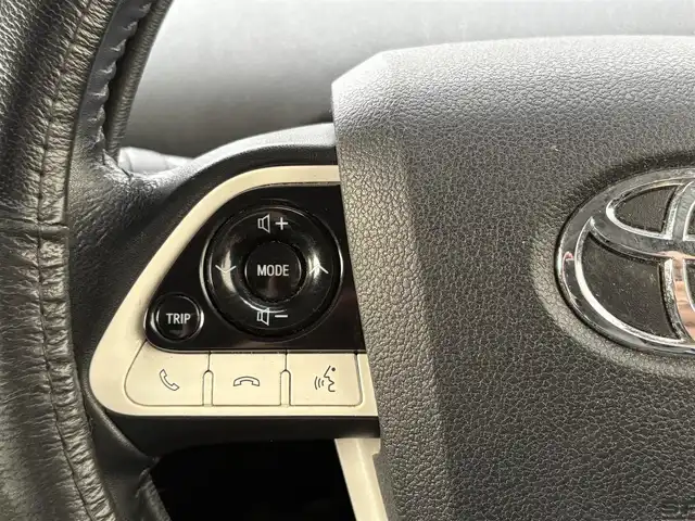 トヨタ プリウス Sセーフティプラス 愛知県 2016(平28)年 15.9万km ホワイトパールクリスタルシャイン 登録時158672km/純正ナビ/・Bluetoothaudio/・TV/・DVD/バックカメラ/ビルトインETC2.0/レーダークルーズコントロール/ドライブレコーダー/サンルーフ/ローダウン/モデリスタエアロ