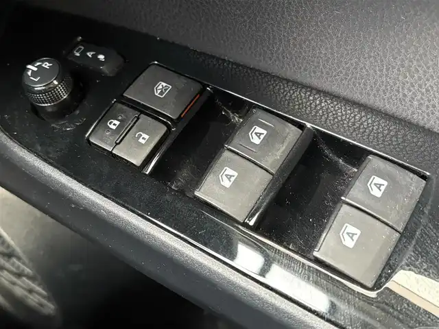 トヨタ プリウス Sセーフティプラス 愛知県 2016(平28)年 15.9万km ホワイトパールクリスタルシャイン 登録時158672km/純正ナビ/・Bluetoothaudio/・TV/・DVD/バックカメラ/ビルトインETC2.0/レーダークルーズコントロール/ドライブレコーダー/サンルーフ/ローダウン/モデリスタエアロ