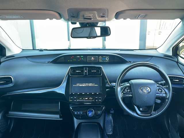 トヨタ プリウス A ツーリングセレクション 香川県 2020(令2)年 5.7万km アティチュードブラックマイカ Toyota Safety Sense P/・プリクラッシュセーフティシステム（歩行者検知機能付衝突回避支援タイプ）/・レーンディパーチャーアラート（ステアリング制御機能付）/・オートマチックハイビーム/・レーダークルーズコントロール/純正９インチメモリナビ/アドバンストパーク/バックカメラ/クリアランスソナー/社外エアロ（フロント・サイド・リアアンダー）/純正17インチアルミホイール/ETC2.0/パーキングサポートブレーキ/エンジンスターター/ブラインドスポットモニター/ナビレディパッケージ/RCTA（リヤクロストラフィックアラート）/ふらつき検知/ISOFIX/LEDヘッドライト/LEDフォグランプ/運転席パワーシート/前席ヒートシーター/前席エアシート/プッシュスタート/スマートキー/ステアリングリモコン/ウィンカーミラー/純正フロアマット/純正ドアバイザー/純正トノカバー