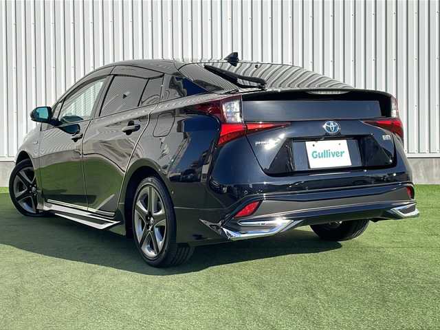 トヨタ プリウス A ツーリングセレクション 香川県 2020(令2)年 5.7万km アティチュードブラックマイカ Toyota Safety Sense P/・プリクラッシュセーフティシステム（歩行者検知機能付衝突回避支援タイプ）/・レーンディパーチャーアラート（ステアリング制御機能付）/・オートマチックハイビーム/・レーダークルーズコントロール/純正９インチメモリナビ/アドバンストパーク/バックカメラ/クリアランスソナー/社外エアロ（フロント・サイド・リアアンダー）/純正17インチアルミホイール/ETC2.0/パーキングサポートブレーキ/エンジンスターター/ブラインドスポットモニター/ナビレディパッケージ/RCTA（リヤクロストラフィックアラート）/ふらつき検知/ISOFIX/LEDヘッドライト/LEDフォグランプ/運転席パワーシート/前席ヒートシーター/前席エアシート/プッシュスタート/スマートキー/ステアリングリモコン/ウィンカーミラー/純正フロアマット/純正ドアバイザー/純正トノカバー