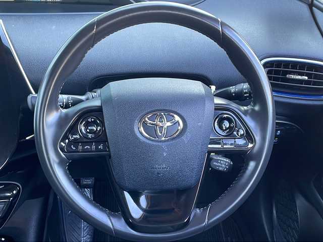 トヨタ プリウス A ツーリングセレクション 香川県 2020(令2)年 5.7万km アティチュードブラックマイカ Toyota Safety Sense P/・プリクラッシュセーフティシステム（歩行者検知機能付衝突回避支援タイプ）/・レーンディパーチャーアラート（ステアリング制御機能付）/・オートマチックハイビーム/・レーダークルーズコントロール/純正９インチメモリナビ/アドバンストパーク/バックカメラ/クリアランスソナー/社外エアロ（フロント・サイド・リアアンダー）/純正17インチアルミホイール/ETC2.0/パーキングサポートブレーキ/エンジンスターター/ブラインドスポットモニター/ナビレディパッケージ/RCTA（リヤクロストラフィックアラート）/ふらつき検知/ISOFIX/LEDヘッドライト/LEDフォグランプ/運転席パワーシート/前席ヒートシーター/前席エアシート/プッシュスタート/スマートキー/ステアリングリモコン/ウィンカーミラー/純正フロアマット/純正ドアバイザー/純正トノカバー