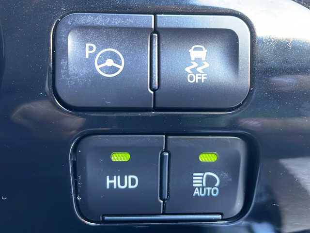 トヨタ プリウス A ツーリングセレクション 香川県 2020(令2)年 5.7万km アティチュードブラックマイカ Toyota Safety Sense P/・プリクラッシュセーフティシステム（歩行者検知機能付衝突回避支援タイプ）/・レーンディパーチャーアラート（ステアリング制御機能付）/・オートマチックハイビーム/・レーダークルーズコントロール/純正９インチメモリナビ/アドバンストパーク/バックカメラ/クリアランスソナー/社外エアロ（フロント・サイド・リアアンダー）/純正17インチアルミホイール/ETC2.0/パーキングサポートブレーキ/エンジンスターター/ブラインドスポットモニター/ナビレディパッケージ/RCTA（リヤクロストラフィックアラート）/ふらつき検知/ISOFIX/LEDヘッドライト/LEDフォグランプ/運転席パワーシート/前席ヒートシーター/前席エアシート/プッシュスタート/スマートキー/ステアリングリモコン/ウィンカーミラー/純正フロアマット/純正ドアバイザー/純正トノカバー