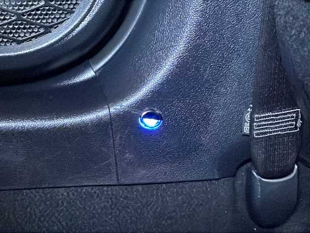 トヨタ プリウス A ツーリングセレクション 香川県 2020(令2)年 5.7万km アティチュードブラックマイカ Toyota Safety Sense P/・プリクラッシュセーフティシステム（歩行者検知機能付衝突回避支援タイプ）/・レーンディパーチャーアラート（ステアリング制御機能付）/・オートマチックハイビーム/・レーダークルーズコントロール/純正９インチメモリナビ/アドバンストパーク/バックカメラ/クリアランスソナー/社外エアロ（フロント・サイド・リアアンダー）/純正17インチアルミホイール/ETC2.0/パーキングサポートブレーキ/エンジンスターター/ブラインドスポットモニター/ナビレディパッケージ/RCTA（リヤクロストラフィックアラート）/ふらつき検知/ISOFIX/LEDヘッドライト/LEDフォグランプ/運転席パワーシート/前席ヒートシーター/前席エアシート/プッシュスタート/スマートキー/ステアリングリモコン/ウィンカーミラー/純正フロアマット/純正ドアバイザー/純正トノカバー