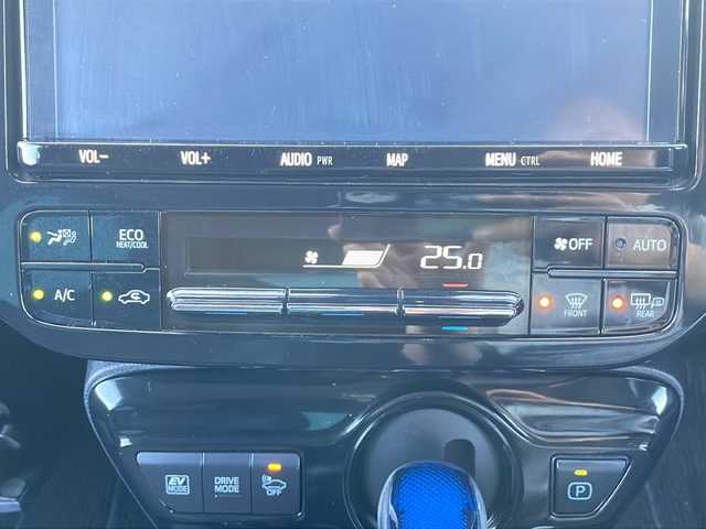 トヨタ プリウス A ツーリングセレクション 香川県 2020(令2)年 5.7万km アティチュードブラックマイカ Toyota Safety Sense P/・プリクラッシュセーフティシステム（歩行者検知機能付衝突回避支援タイプ）/・レーンディパーチャーアラート（ステアリング制御機能付）/・オートマチックハイビーム/・レーダークルーズコントロール/純正９インチメモリナビ/アドバンストパーク/バックカメラ/クリアランスソナー/社外エアロ（フロント・サイド・リアアンダー）/純正17インチアルミホイール/ETC2.0/パーキングサポートブレーキ/エンジンスターター/ブラインドスポットモニター/ナビレディパッケージ/RCTA（リヤクロストラフィックアラート）/ふらつき検知/ISOFIX/LEDヘッドライト/LEDフォグランプ/運転席パワーシート/前席ヒートシーター/前席エアシート/プッシュスタート/スマートキー/ステアリングリモコン/ウィンカーミラー/純正フロアマット/純正ドアバイザー/純正トノカバー