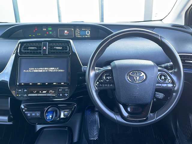 トヨタ プリウス A ツーリングセレクション 香川県 2020(令2)年 5.7万km アティチュードブラックマイカ Toyota Safety Sense P/・プリクラッシュセーフティシステム（歩行者検知機能付衝突回避支援タイプ）/・レーンディパーチャーアラート（ステアリング制御機能付）/・オートマチックハイビーム/・レーダークルーズコントロール/純正９インチメモリナビ/アドバンストパーク/バックカメラ/クリアランスソナー/社外エアロ（フロント・サイド・リアアンダー）/純正17インチアルミホイール/ETC2.0/パーキングサポートブレーキ/エンジンスターター/ブラインドスポットモニター/ナビレディパッケージ/RCTA（リヤクロストラフィックアラート）/ふらつき検知/ISOFIX/LEDヘッドライト/LEDフォグランプ/運転席パワーシート/前席ヒートシーター/前席エアシート/プッシュスタート/スマートキー/ステアリングリモコン/ウィンカーミラー/純正フロアマット/純正ドアバイザー/純正トノカバー