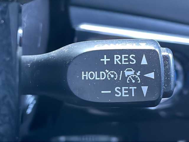 トヨタ プリウス A ツーリングセレクション 香川県 2020(令2)年 5.7万km アティチュードブラックマイカ Toyota Safety Sense P/・プリクラッシュセーフティシステム（歩行者検知機能付衝突回避支援タイプ）/・レーンディパーチャーアラート（ステアリング制御機能付）/・オートマチックハイビーム/・レーダークルーズコントロール/純正９インチメモリナビ/アドバンストパーク/バックカメラ/クリアランスソナー/社外エアロ（フロント・サイド・リアアンダー）/純正17インチアルミホイール/ETC2.0/パーキングサポートブレーキ/エンジンスターター/ブラインドスポットモニター/ナビレディパッケージ/RCTA（リヤクロストラフィックアラート）/ふらつき検知/ISOFIX/LEDヘッドライト/LEDフォグランプ/運転席パワーシート/前席ヒートシーター/前席エアシート/プッシュスタート/スマートキー/ステアリングリモコン/ウィンカーミラー/純正フロアマット/純正ドアバイザー/純正トノカバー