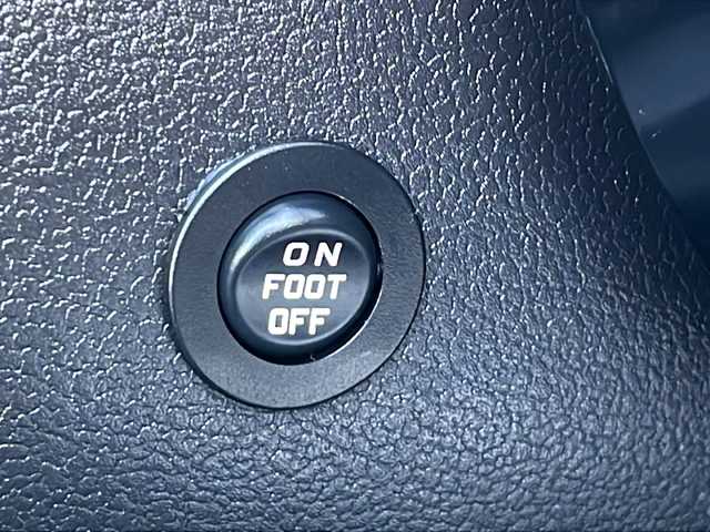 トヨタ プリウス A ツーリングセレクション 香川県 2020(令2)年 5.7万km アティチュードブラックマイカ Toyota Safety Sense P/・プリクラッシュセーフティシステム（歩行者検知機能付衝突回避支援タイプ）/・レーンディパーチャーアラート（ステアリング制御機能付）/・オートマチックハイビーム/・レーダークルーズコントロール/純正９インチメモリナビ/アドバンストパーク/バックカメラ/クリアランスソナー/社外エアロ（フロント・サイド・リアアンダー）/純正17インチアルミホイール/ETC2.0/パーキングサポートブレーキ/エンジンスターター/ブラインドスポットモニター/ナビレディパッケージ/RCTA（リヤクロストラフィックアラート）/ふらつき検知/ISOFIX/LEDヘッドライト/LEDフォグランプ/運転席パワーシート/前席ヒートシーター/前席エアシート/プッシュスタート/スマートキー/ステアリングリモコン/ウィンカーミラー/純正フロアマット/純正ドアバイザー/純正トノカバー