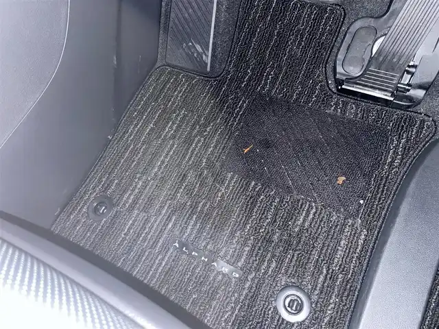 トヨタ アルファード Z 新潟県 2025(令7)年 0.4万km ブラック ワンオーナー/純正ホイール夏タイヤ装着/社外ホイールスタッドレスタイヤ車載/メモリナビ/フルセグテレビ/バックカメラ/アラウンドビューモニター/ウィンカーミラー/クルーズコントロール/キャプテンシート/プッシュスタート/両側パワースライドドア/パワーバックドア/ETC２．０/シートメモリー/運転席後席シートヒーター、クーラー/ステアリングヒーター/ブレーキホールド/電動パーキングブレーキ/ECOモード/置くだけ充電/SOSスイッチ/スペアキー1個