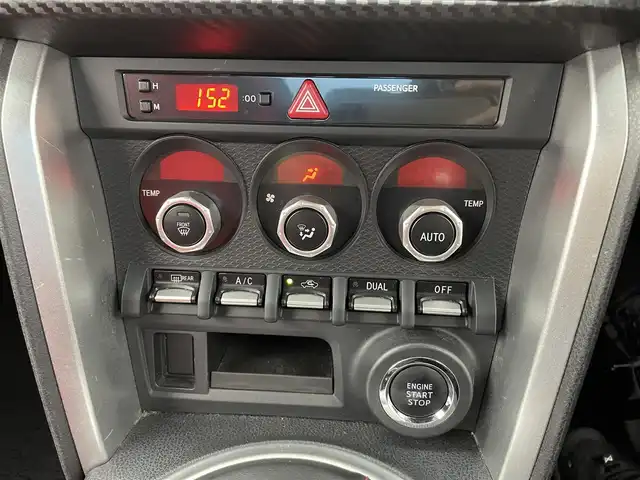 トヨタ ８６ GT リミテッド 大分県 2015(平27)年 7.9万km クリスタルブラックシリカ 純正メモリナビ/(フルセグTV/CD/BT/SD)/バックカメラ/クルーズコントロール/ETC/シートヒーター(D＋N席)/革巻きステアリング/パドルシフト/ハーフレザーシート/HIDヘッドライト/フォグランプ/プッシュスタート＆スマートキー/純正フロアマット/純正17インチAW