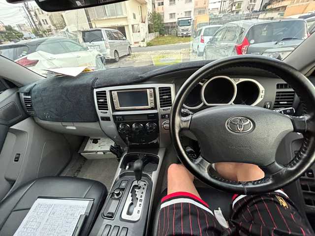 トヨタ ハイラックス サーフ SSR－G 沖縄県 2004(平16)年 11.5万km 黒 県外仕入/禁煙車/純正ナビ(NHDP-W54)/Bカメラ/コーナーセンサー（前後）/社外ETC/社外ドラレコ（ユピテルRA-DT600/前後）/純正フロアマット/純正ドアバイザー/革巻きステアリング/レザー調シートカバー/ルーフレール/ルーフキャリア/ベースキャリア（Terzo）/１００V電源/マットブラック塗装