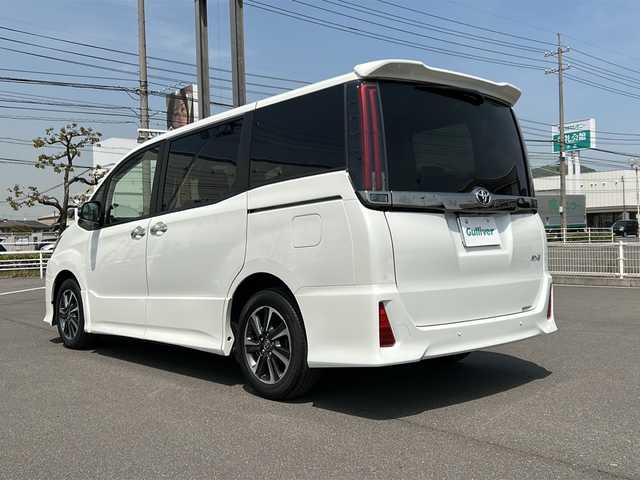トヨタ ノア Si ダブルバイビーⅢ 岡山県 2021(令3)年 4.2万km ホワイトパールクリスタルシャイン 純正ナビ　/バックカメラ　/衝突軽減システム　/クルーズコントロール/レーンアシスト　/両側パワースライドドア　/ＷＡＣ　/ＥＴＣ　/ワンセグＴＶ　/アイドリングストップ　/スマートキー　/オートライト　/コーナーセンサー