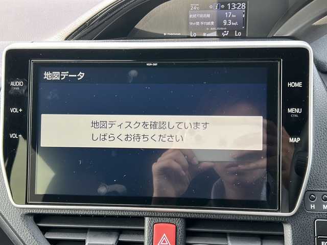 トヨタ ノア Si ダブルバイビーⅢ 岡山県 2021(令3)年 4.2万km ホワイトパールクリスタルシャイン 純正ナビ　/バックカメラ　/衝突軽減システム　/クルーズコントロール/レーンアシスト　/両側パワースライドドア　/ＷＡＣ　/ＥＴＣ　/ワンセグＴＶ　/アイドリングストップ　/スマートキー　/オートライト　/コーナーセンサー