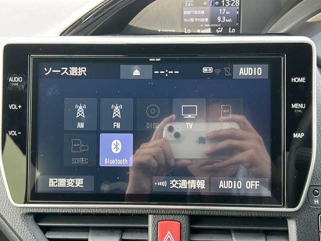 トヨタ ノア Si ダブルバイビーⅢ 岡山県 2021(令3)年 4.2万km ホワイトパールクリスタルシャイン 純正ナビ　/バックカメラ　/衝突軽減システム　/クルーズコントロール/レーンアシスト　/両側パワースライドドア　/ＷＡＣ　/ＥＴＣ　/ワンセグＴＶ　/アイドリングストップ　/スマートキー　/オートライト　/コーナーセンサー