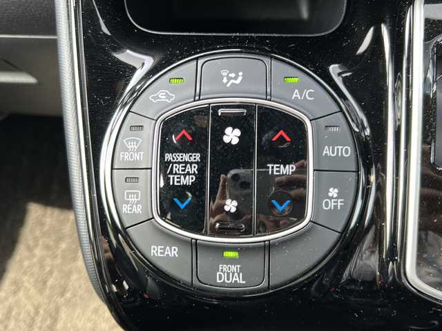 トヨタ ノア Si ダブルバイビーⅢ 岡山県 2021(令3)年 4.2万km ホワイトパールクリスタルシャイン 純正ナビ　/バックカメラ　/衝突軽減システム　/クルーズコントロール/レーンアシスト　/両側パワースライドドア　/ＷＡＣ　/ＥＴＣ　/ワンセグＴＶ　/アイドリングストップ　/スマートキー　/オートライト　/コーナーセンサー
