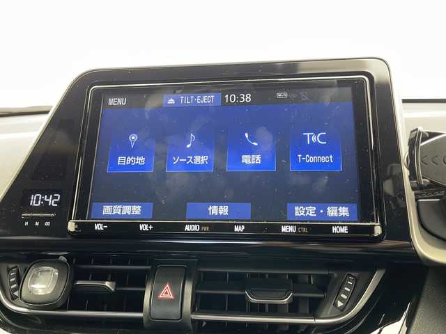 トヨタ Ｃ－ＨＲ G 千葉県 2018(平30)年 5.8万km ホワイトパールクリスタルシャイン 純正ナビ（NSZTY６８T）【フルセグTV/DVD/CD/ BT/SD/FM/AM】/レーンディパーチャーアラート/プリクラッシュセーフティ/ブラインドスポットモニター/クリアランスソナー/レーダークルーズコントロール/オートホールド/オートハイビーム/ビルトインＥＴＣ2.0/バックカメラ/前席シートヒーター/ハーフレザーシート/ステアリングスイッチ/フォグランプ/LEDヘッドライト/オートライト/ドライブレコーダー/純正ドアバイザー/純正フロアマット/純正１８インチアルミホイール/スペアキー１本