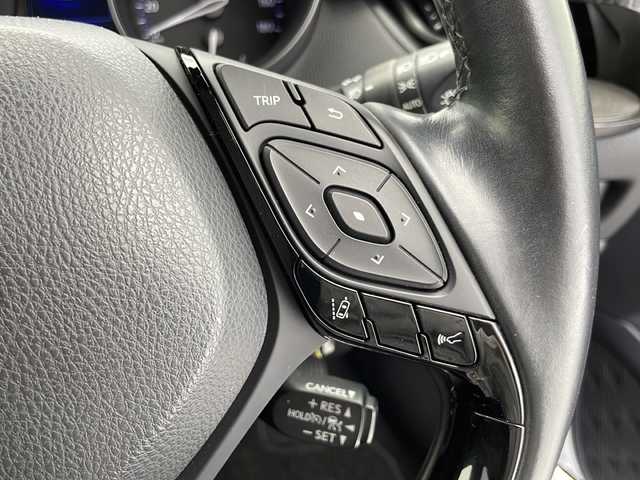 トヨタ Ｃ－ＨＲ G 千葉県 2018(平30)年 5.8万km ホワイトパールクリスタルシャイン 純正ナビ（NSZTY６８T）【フルセグTV/DVD/CD/ BT/SD/FM/AM】/レーンディパーチャーアラート/プリクラッシュセーフティ/ブラインドスポットモニター/クリアランスソナー/レーダークルーズコントロール/オートホールド/オートハイビーム/ビルトインＥＴＣ2.0/バックカメラ/前席シートヒーター/ハーフレザーシート/ステアリングスイッチ/フォグランプ/LEDヘッドライト/オートライト/ドライブレコーダー/純正ドアバイザー/純正フロアマット/純正１８インチアルミホイール/スペアキー１本