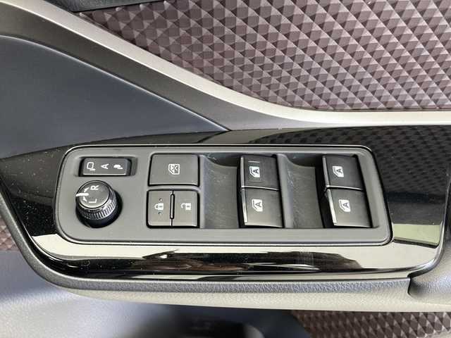 トヨタ Ｃ－ＨＲ G 千葉県 2018(平30)年 5.8万km ホワイトパールクリスタルシャイン 純正ナビ（NSZTY６８T）【フルセグTV/DVD/CD/ BT/SD/FM/AM】/レーンディパーチャーアラート/プリクラッシュセーフティ/ブラインドスポットモニター/クリアランスソナー/レーダークルーズコントロール/オートホールド/オートハイビーム/ビルトインＥＴＣ2.0/バックカメラ/前席シートヒーター/ハーフレザーシート/ステアリングスイッチ/フォグランプ/LEDヘッドライト/オートライト/ドライブレコーダー/純正ドアバイザー/純正フロアマット/純正１８インチアルミホイール/スペアキー１本