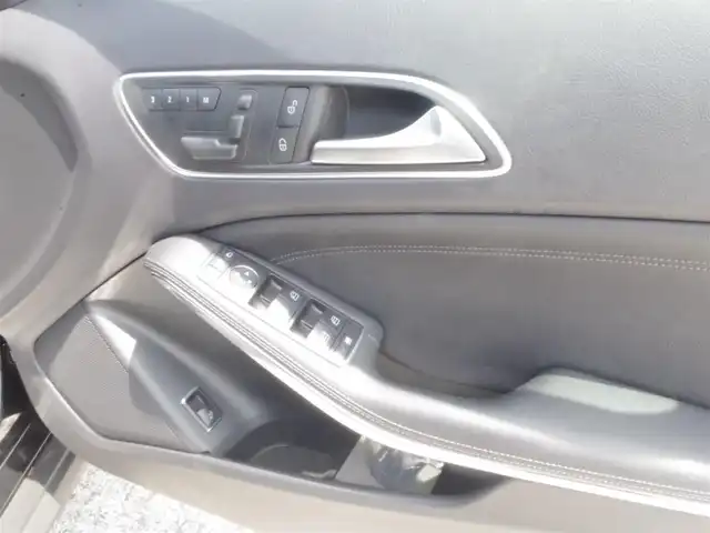 メルセデス・ベンツ ＧＬＡ２５０ 4マチック 岩手県 2015(平27)年 3.3万km コスモスブラック レーダーセーフティパッケージ/レザーエクスクルーシブ/純正HDDナビ/フルセグTV/バックカメラ/パークトロニック /パノラマSR/ハーマンカードン /黒革シート/パワーシートD/N/シートヒーター/ETC/Pバックドア/キセノンライト