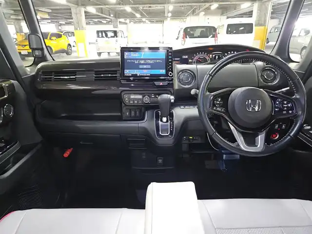 ホンダ Ｎ ＢＯＸ カスタム G L ターボ ホンダセンシング 愛媛県 2018(平30)年 4.2万km プラチナホワイトパール 〇純正８インチナビ/〇フルセグTV/〇バックカメラ/〇フリップダウンモニター/〇ビルトインETC/〇ドライブレコーダー/〇パワースライドドア（両側）/〇ホンダセンシング/・衝突軽減ブレーキ/・誤発進抑制機能/・アダプティブクルーズコントロール/〇LEDヘッドランプ/〇オートライト/〇純正15インチアルミ/〇オートエアコン/〇革巻きステアリング/〇パドルシフト/〇ステアリングスイッチ/〇合皮/ファブリックコンビシート/〇シートカバー取付け/〇スマートキーシステム/〇ターボ/〇禁煙車