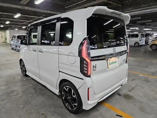 ホンダ Ｎ ＢＯＸ カスタム G L ターボ ホンダセンシング 愛媛県 2018(平30)年 4.2万km プラチナホワイトパール 〇純正８インチナビ/〇フルセグTV/〇バックカメラ/〇フリップダウンモニター/〇ビルトインETC/〇ドライブレコーダー/〇パワースライドドア（両側）/〇ホンダセンシング/・衝突軽減ブレーキ/・誤発進抑制機能/・アダプティブクルーズコントロール/〇LEDヘッドランプ/〇オートライト/〇純正15インチアルミ/〇オートエアコン/〇革巻きステアリング/〇パドルシフト/〇ステアリングスイッチ/〇合皮/ファブリックコンビシート/〇シートカバー取付け/〇スマートキーシステム/〇ターボ/〇禁煙車