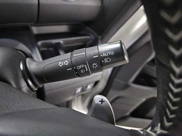 ホンダ Ｎ ＢＯＸ カスタム G L ターボ ホンダセンシング 愛媛県 2018(平30)年 4.2万km プラチナホワイトパール 〇純正８インチナビ/〇フルセグTV/〇バックカメラ/〇フリップダウンモニター/〇ビルトインETC/〇ドライブレコーダー/〇パワースライドドア（両側）/〇ホンダセンシング/・衝突軽減ブレーキ/・誤発進抑制機能/・アダプティブクルーズコントロール/〇LEDヘッドランプ/〇オートライト/〇純正15インチアルミ/〇オートエアコン/〇革巻きステアリング/〇パドルシフト/〇ステアリングスイッチ/〇合皮/ファブリックコンビシート/〇シートカバー取付け/〇スマートキーシステム/〇ターボ/〇禁煙車