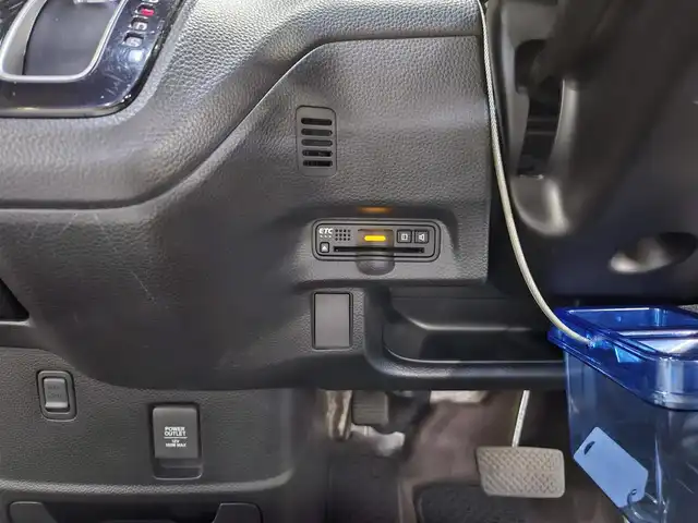 ホンダ Ｎ ＢＯＸ カスタム G L ターボ ホンダセンシング 愛媛県 2018(平30)年 4.2万km プラチナホワイトパール 〇純正８インチナビ/〇フルセグTV/〇バックカメラ/〇フリップダウンモニター/〇ビルトインETC/〇ドライブレコーダー/〇パワースライドドア（両側）/〇ホンダセンシング/・衝突軽減ブレーキ/・誤発進抑制機能/・アダプティブクルーズコントロール/〇LEDヘッドランプ/〇オートライト/〇純正15インチアルミ/〇オートエアコン/〇革巻きステアリング/〇パドルシフト/〇ステアリングスイッチ/〇合皮/ファブリックコンビシート/〇シートカバー取付け/〇スマートキーシステム/〇ターボ/〇禁煙車